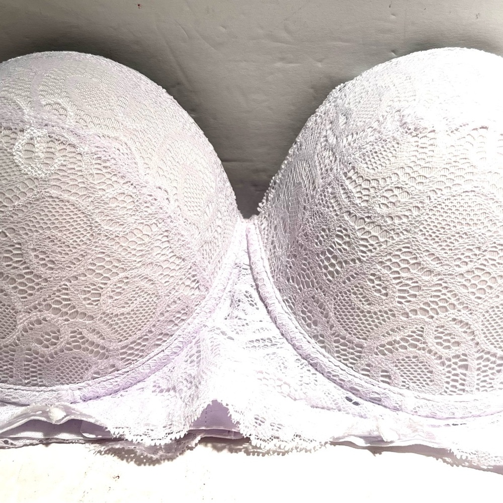 Leonisa White Lace Bra  Size 36B.